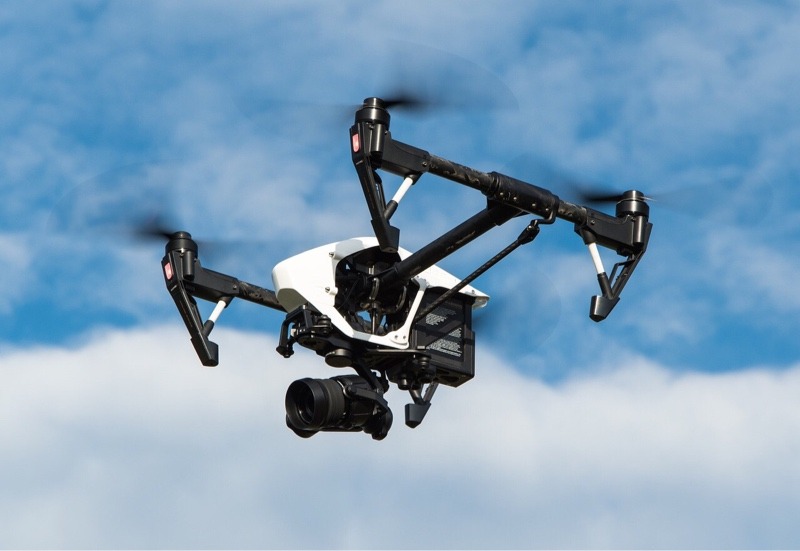 news-london-airport-drone-blue-sky