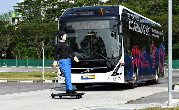 news-autonomous-bus-back