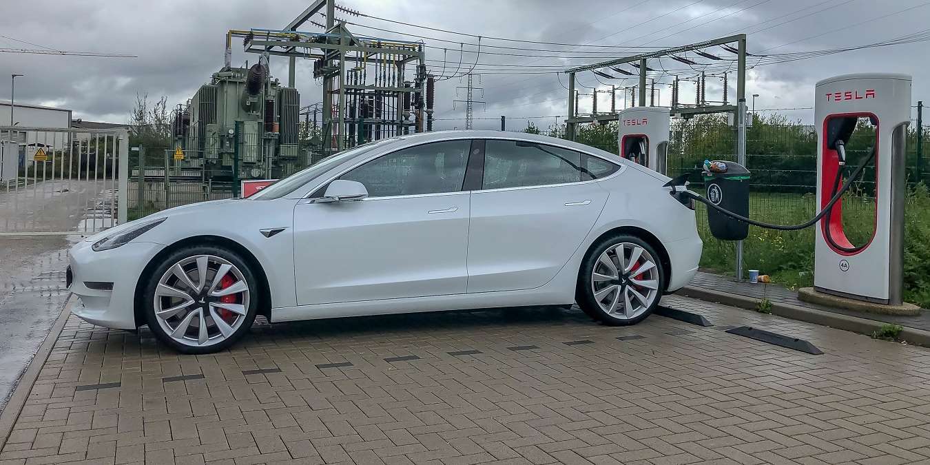 Featured Image Talking Cars Tesla