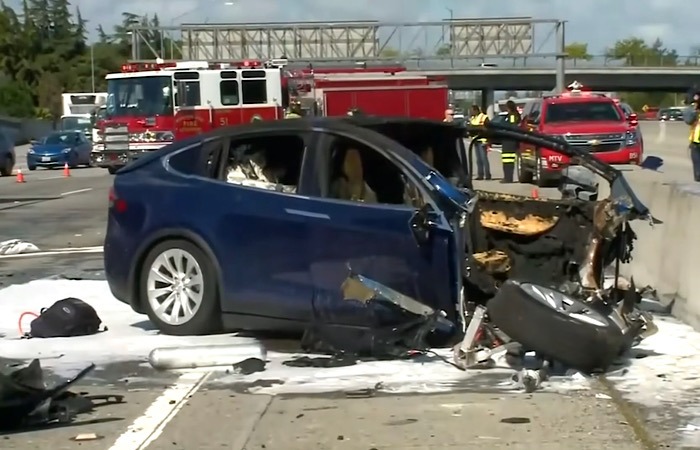News Tesla Crash Blame Content