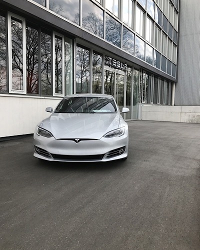 News Tesla Masks Car