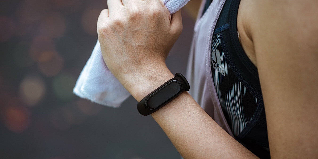 Wear Fitness Tracker Correctly Featured