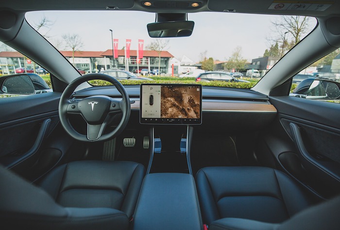 Autuonomous Cars Simulator Tesla