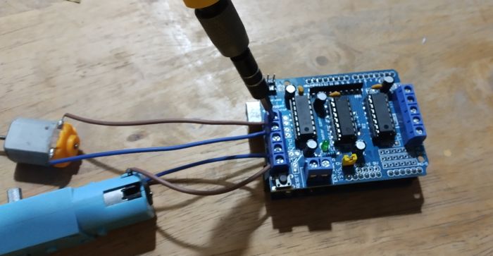 L293d Dc Motor Driver Shield Screwing On Dc Motors