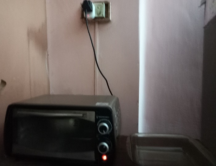 Dumb oven made smart by being turned on using power schedule of smart plug.