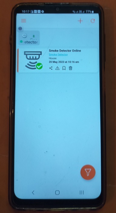Wireless smoke detector online with smoke detected on mobile app.